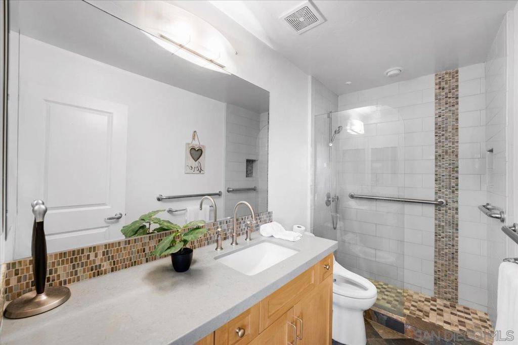San Diego, CA 92103,3211 5Th Ave #202