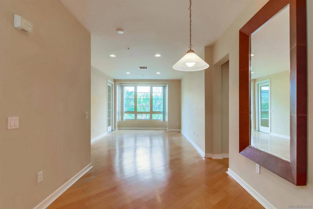 San Diego, CA 92101,1465 C St #3402