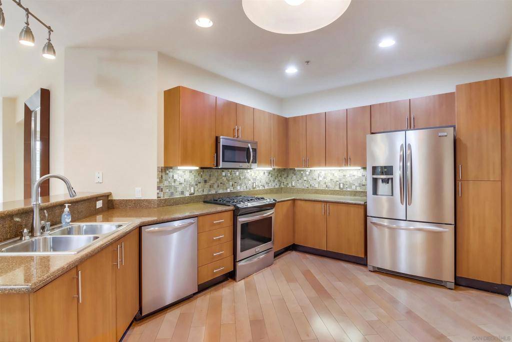 San Diego, CA 92101,1465 C St #3402