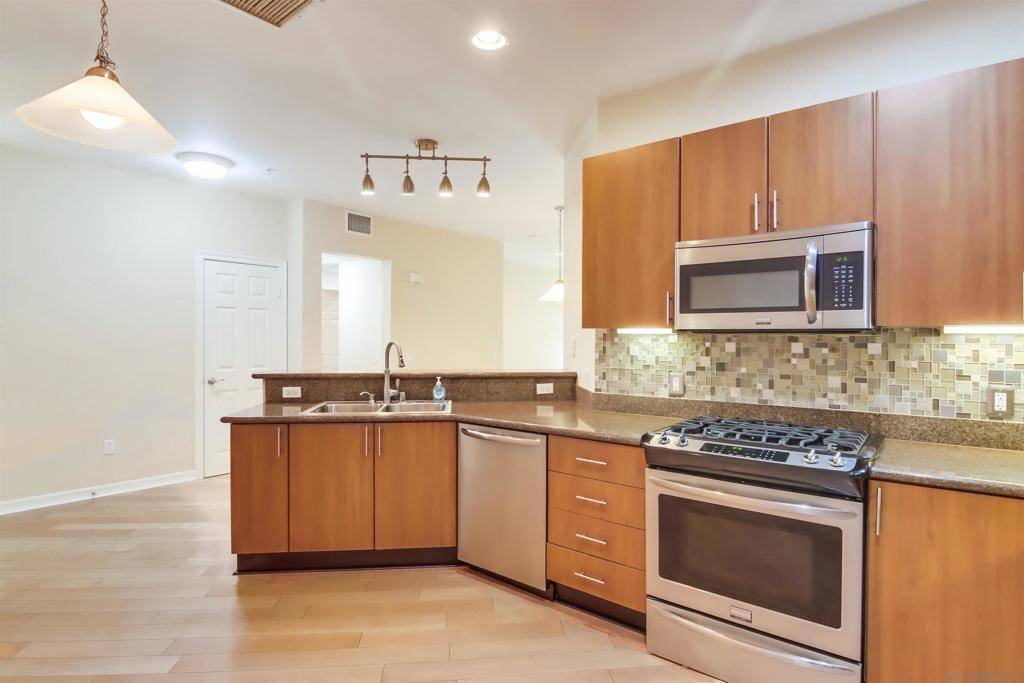 San Diego, CA 92101,1465 C St #3402