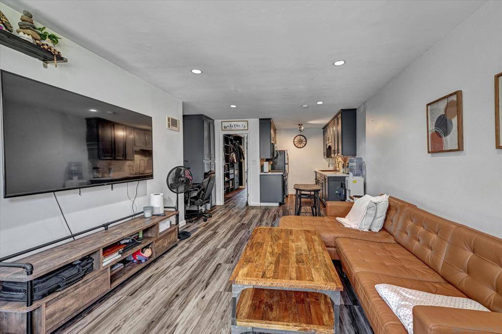 San Diego, CA 92111,6333 Mount Ada #156