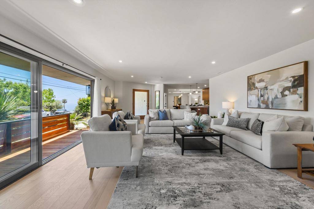 La Jolla, CA 92037,896 La Jolla Rancho Road