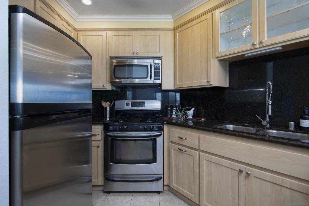 San Diego, CA 92109,3955 Honeycutt St #201