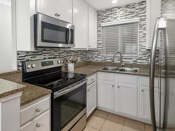 San Diego, CA 92103,1756 Essex St #304