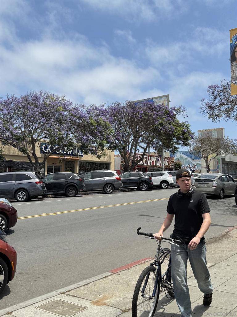 San Diego, CA 92109,1434 Garnet Avenue