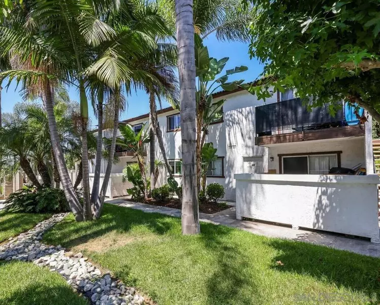 380 Plymouth Dr, Vista, CA 92083