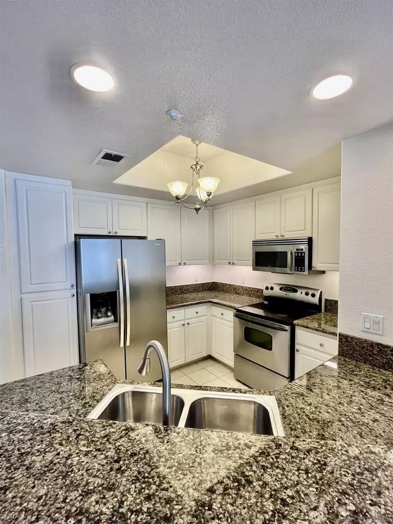 La Jolla, CA 92037,9263 Regents Rd. #B208