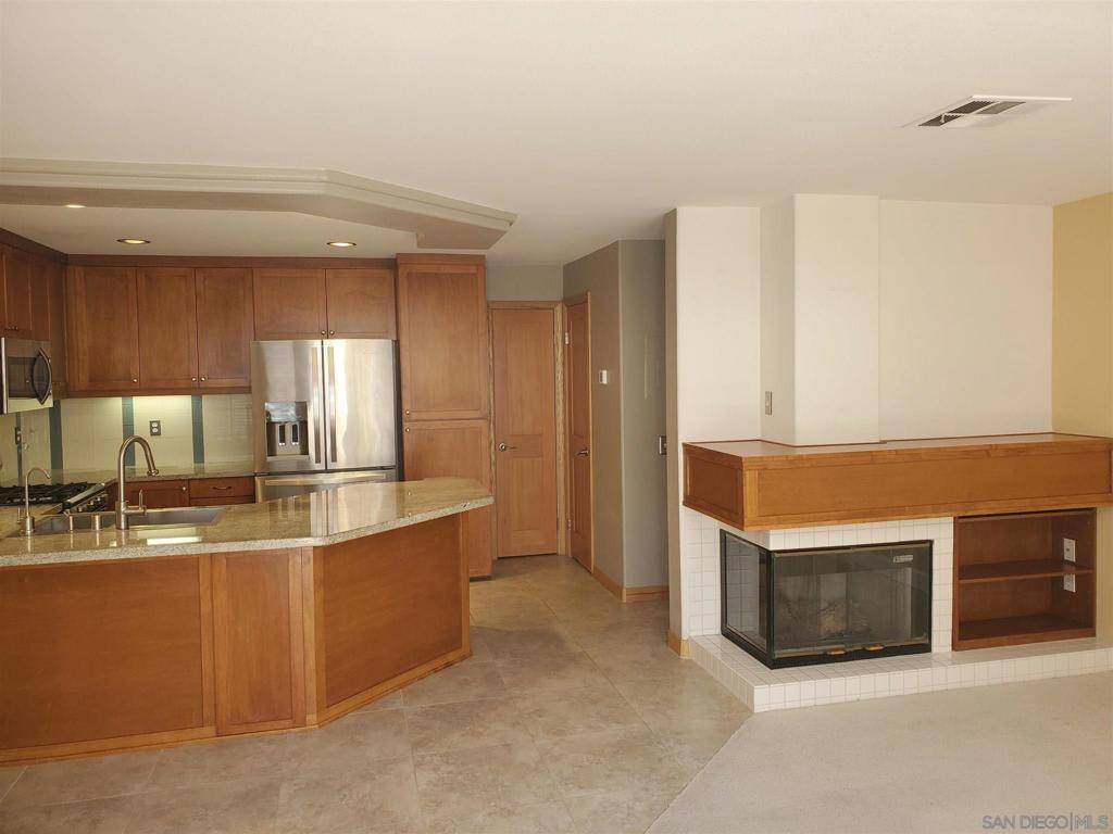 San Diego, CA 92130,12630 Carmel Country Rd #115