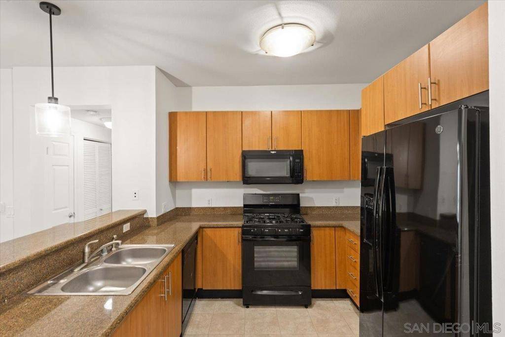 San Diego, CA 92101,1465 C St #3418