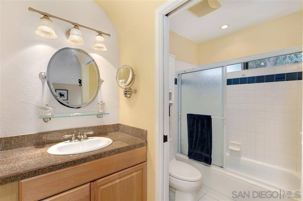 San Diego, CA 92122,6190 Agee St #260