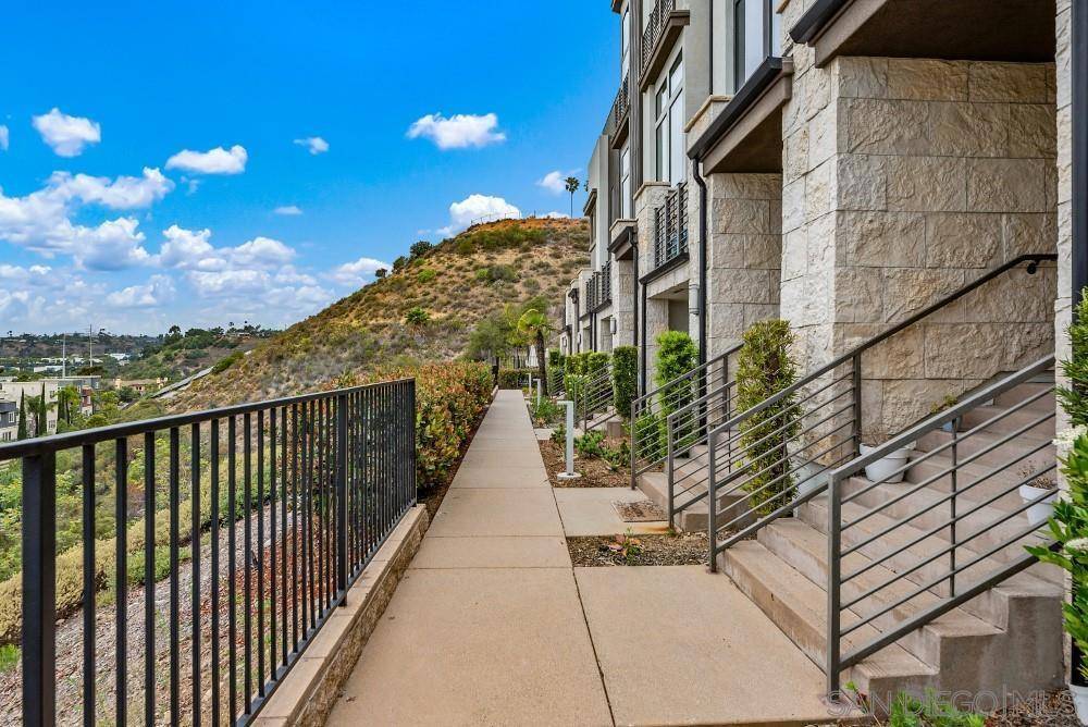 San Diego, CA 92108,8307 Distinctive Dr