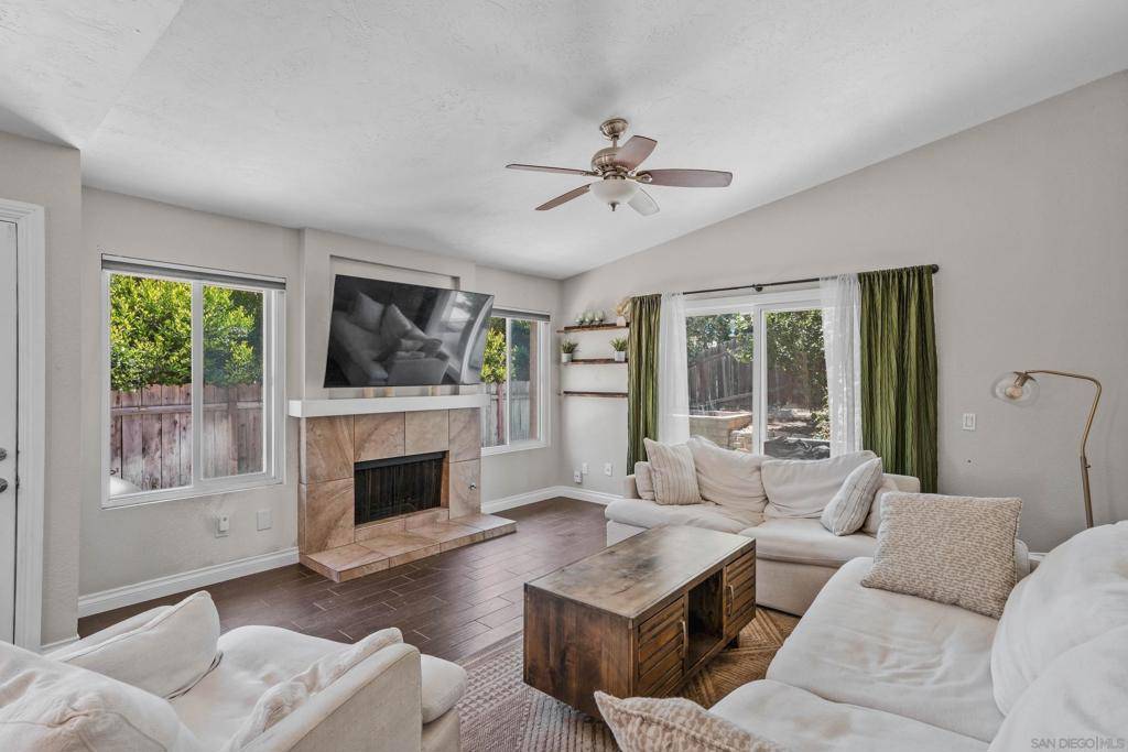 1701 Rosemary Ct, Escondido, CA 92026