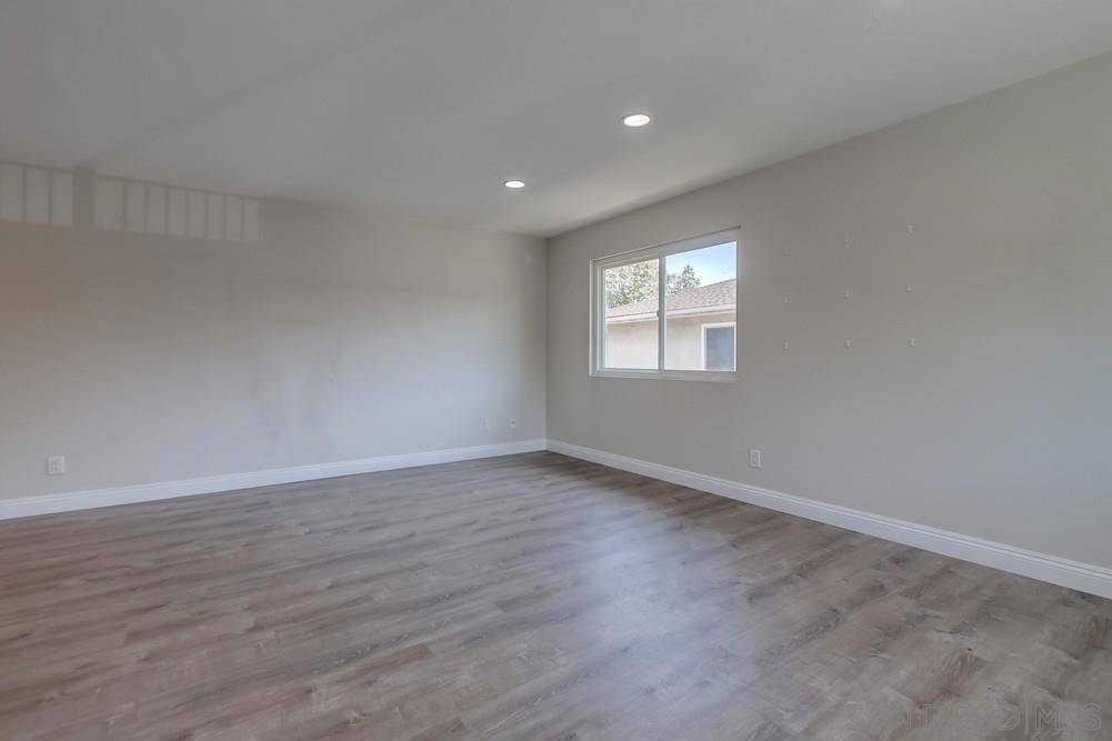 Lakeside, CA 92040,12115 Wintergreen Dr #4