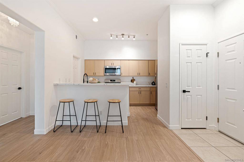 San Diego, CA 92130,12364 Carmel Country Rd #306