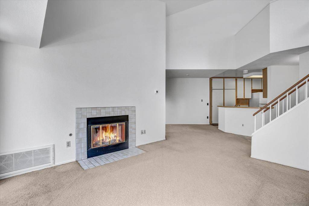 San Diego, CA 92111,7283 Camino Degrazia #15