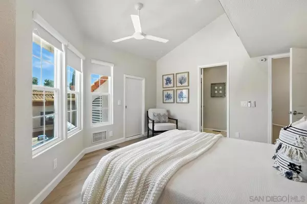 San Diego, CA 92128,15905 Avenida Villaha #81