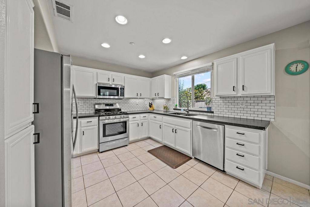 San Marcos, CA 92078,1063 Via Vera Cruz
