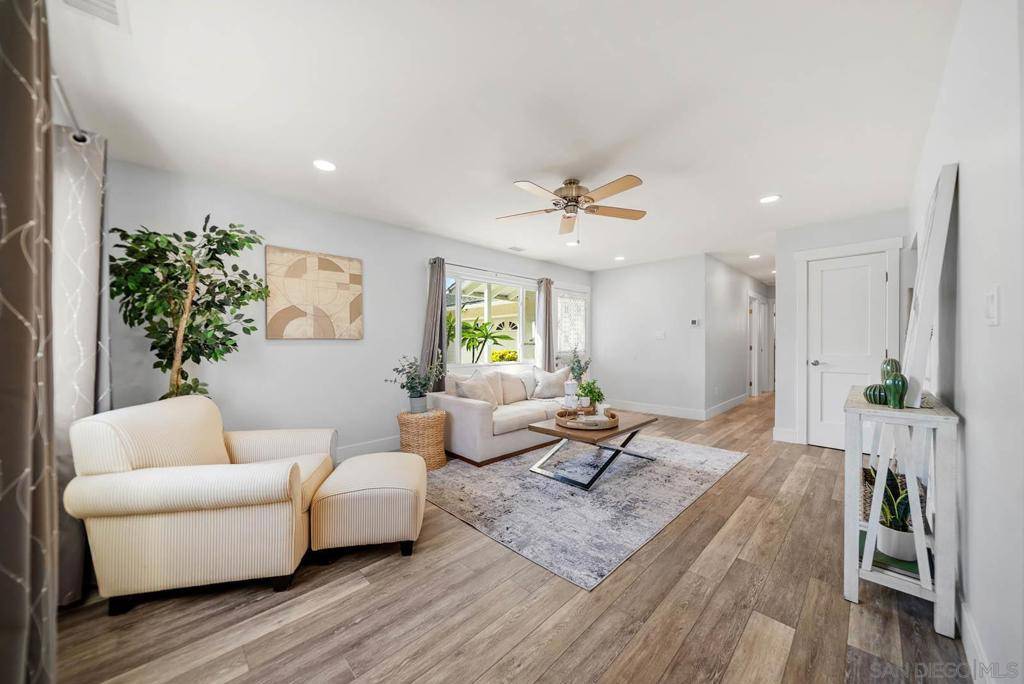 San Diego, CA 92119,6311 Badger Lake Ave