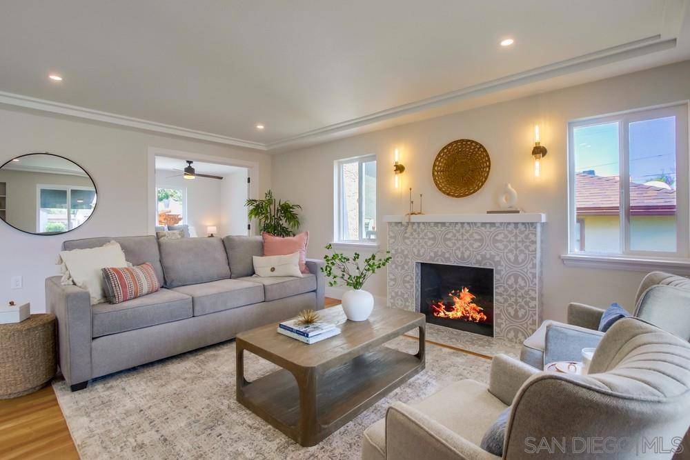 San Diego, CA 92115,4574 58th St