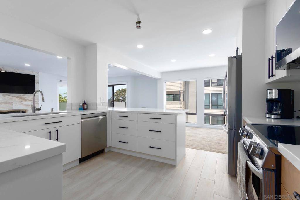 La Jolla, CA 92037,7550 Eads Ave #305