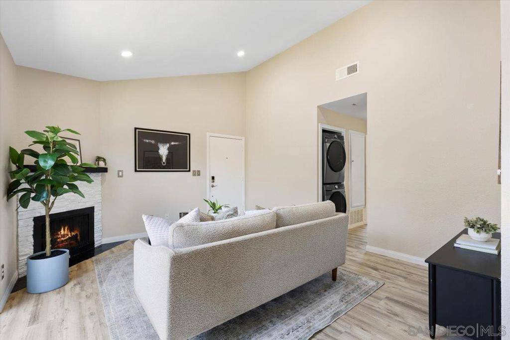 Lakeside, CA 92040,12650 Lakeshore Dr #156