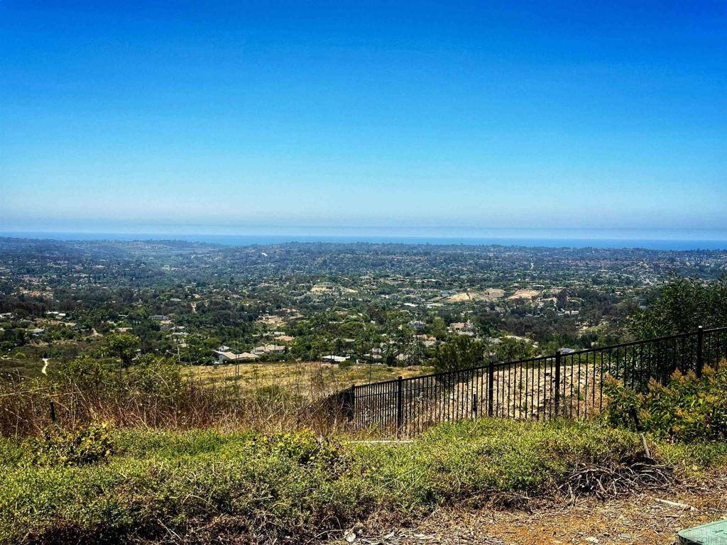 Encinitas, CA 92024,3881 Rancho Summit Dr