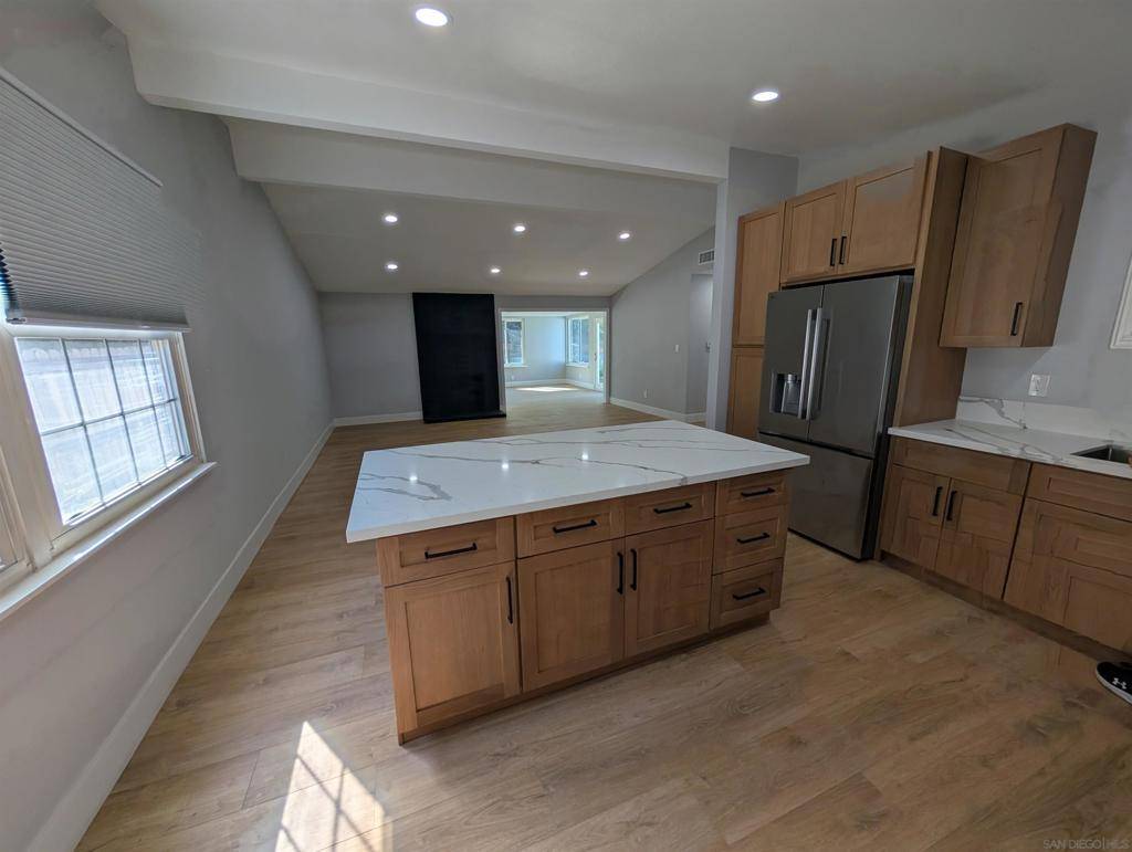 San Diego, CA 92119,8774 Tommy Drive