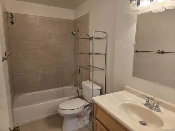 San Diego, CA 92139,6883 Bear River Row #2