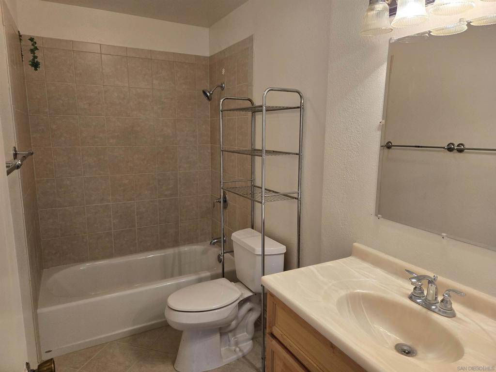 San Diego, CA 92139,6883 Bear River Row #2
