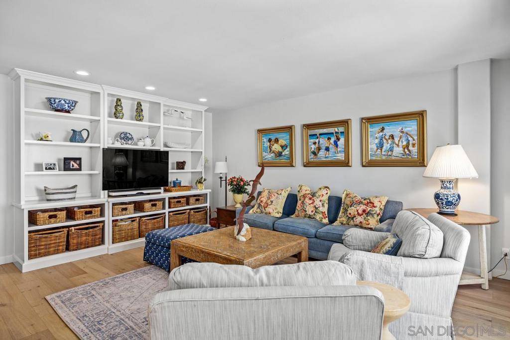 La Jolla, CA 92037,2120 Vallecitos #303