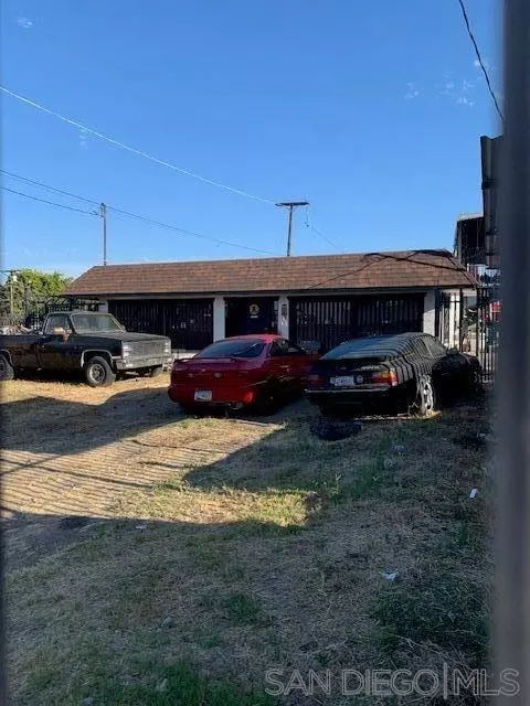 El Cajon, CA 92020,925 W Main St