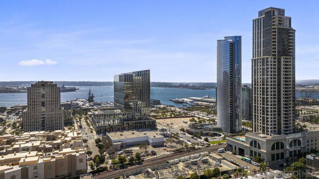 San Diego, CA 92101,700 W E St #3901
