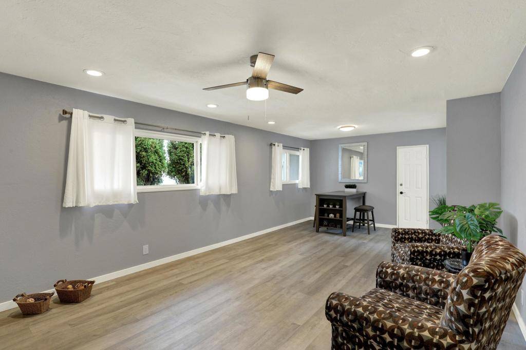 San Diego, CA 92117,5143 Conrad Ave