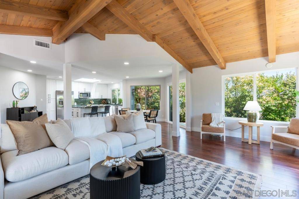 Fallbrook, CA 92028,907 Ridge Heights Road