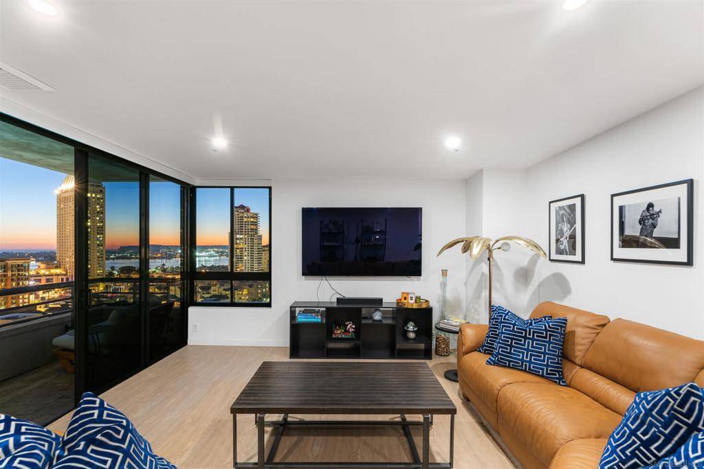 700 Front St #1102, San Diego, CA 92101