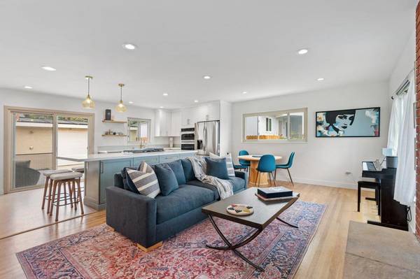 San Diego, CA 92109,1154 Sapphire Street