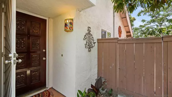 San Diego, CA 92139,7037 Deerhurst Ct