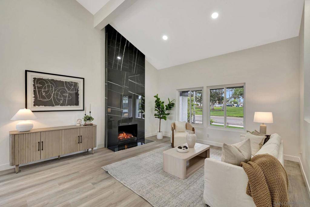 349 N Willowspring Dr, Encinitas, CA 92024