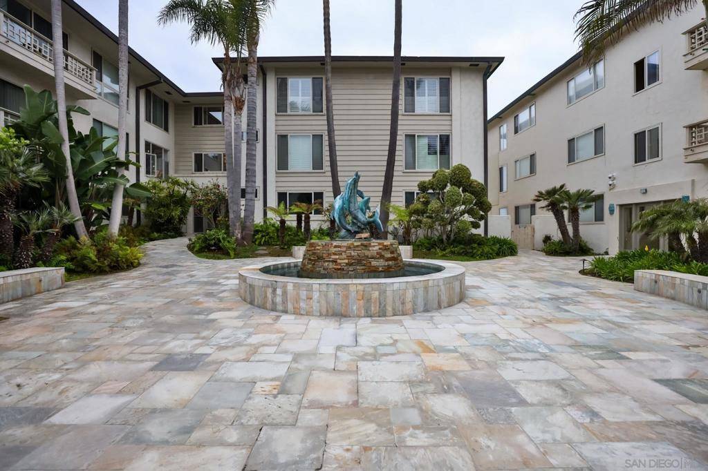 La Jolla, CA 92037,220 Coast Blvd #2M