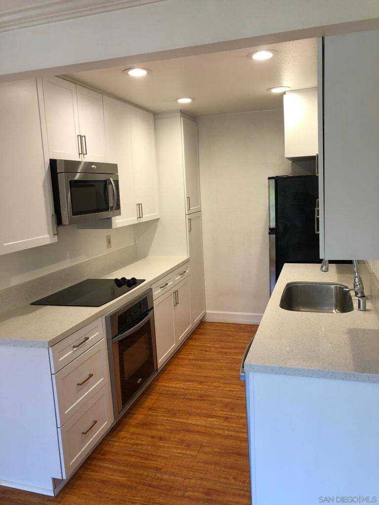San Diego, CA 92037,8529 Villa La Jolla Dr. #F
