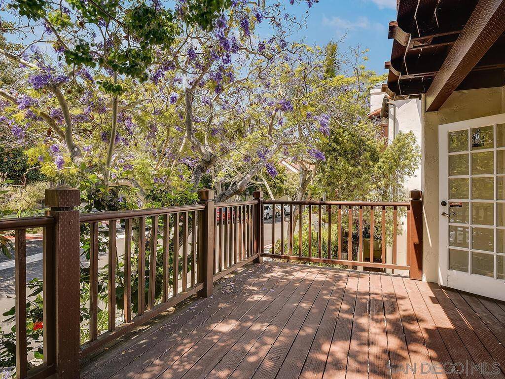 La Jolla, CA 92037,8680 Villa La Jolla