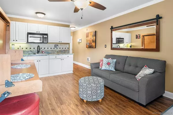 San Diego, CA 92106,1021 Scott St #218