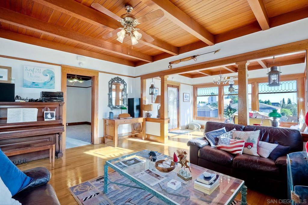 San Diego, CA 92106,952 Rosecrans