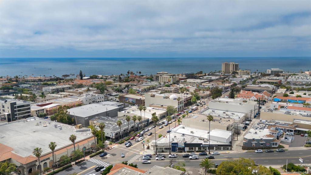 La Jolla, CA 92037,7606 Girard Avenue