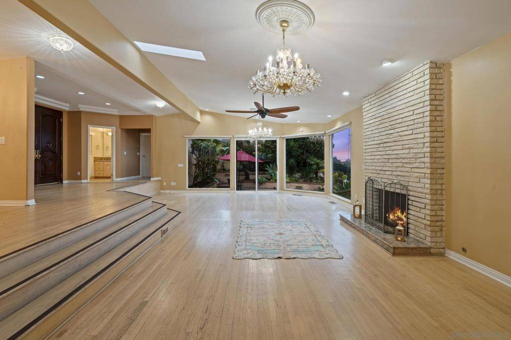 La Jolla, CA 92037,6430 La Jolla Scenic Drive South