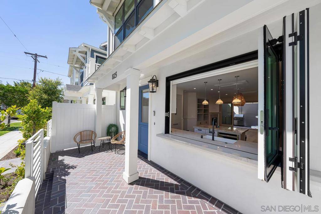 Coronado, CA 92118,825 9th St.