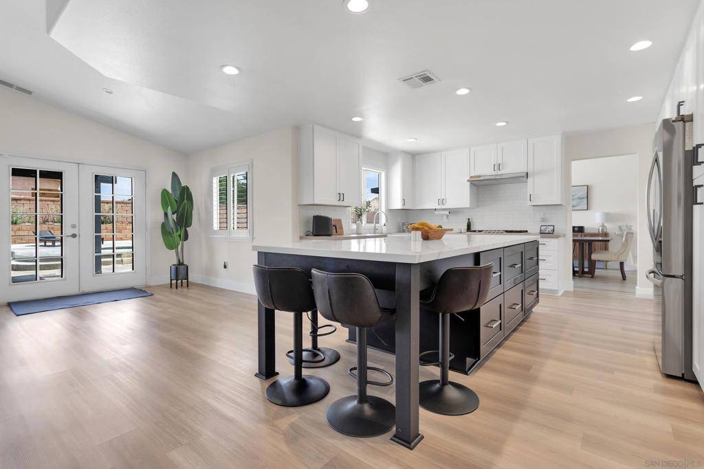 15305 Lookout Rd, Apple Valley, CA 92307