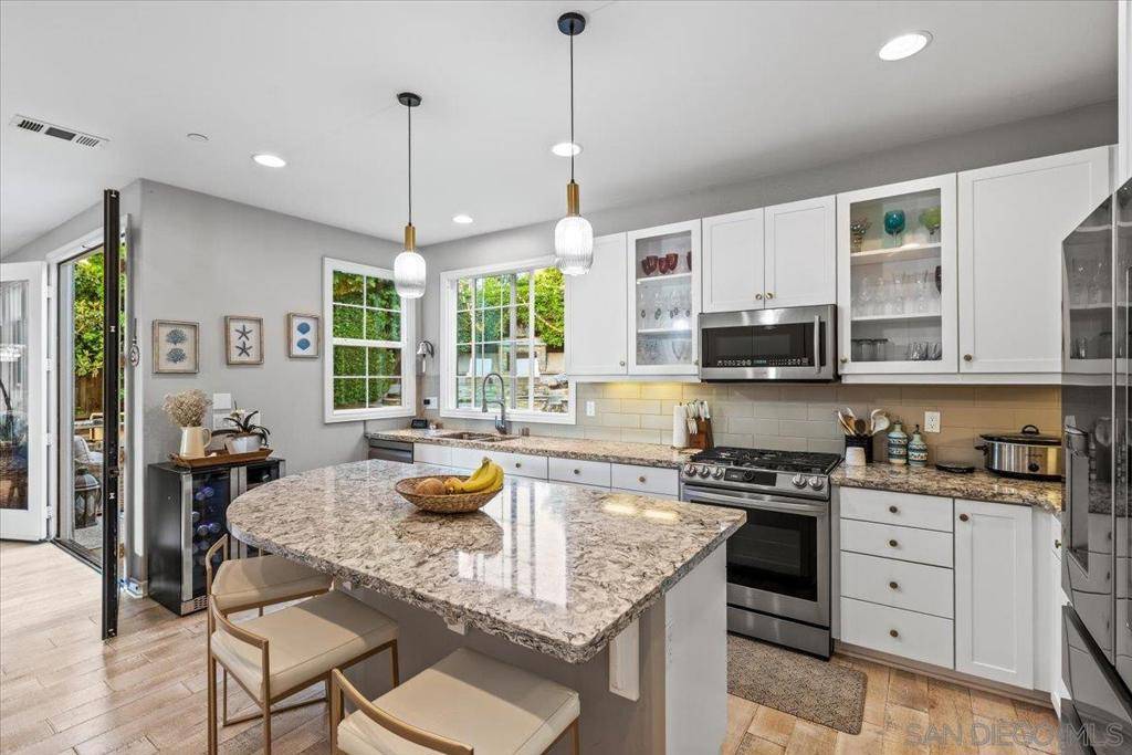 Carlsbad, CA 92008,3736 Donna Ct