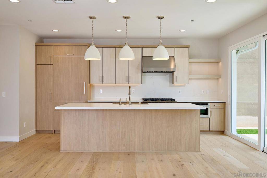 555 N Vulcan Avenue, Encinitas, CA 92024