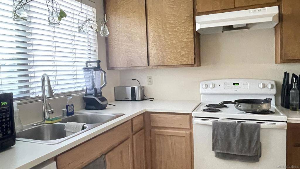 San Diego, CA 92122,4044 Crystal Dawn Ln #103